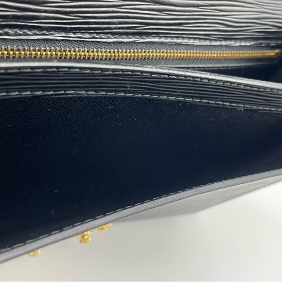 Louis Vuitton Epi Clutch - Picture 10 of 12